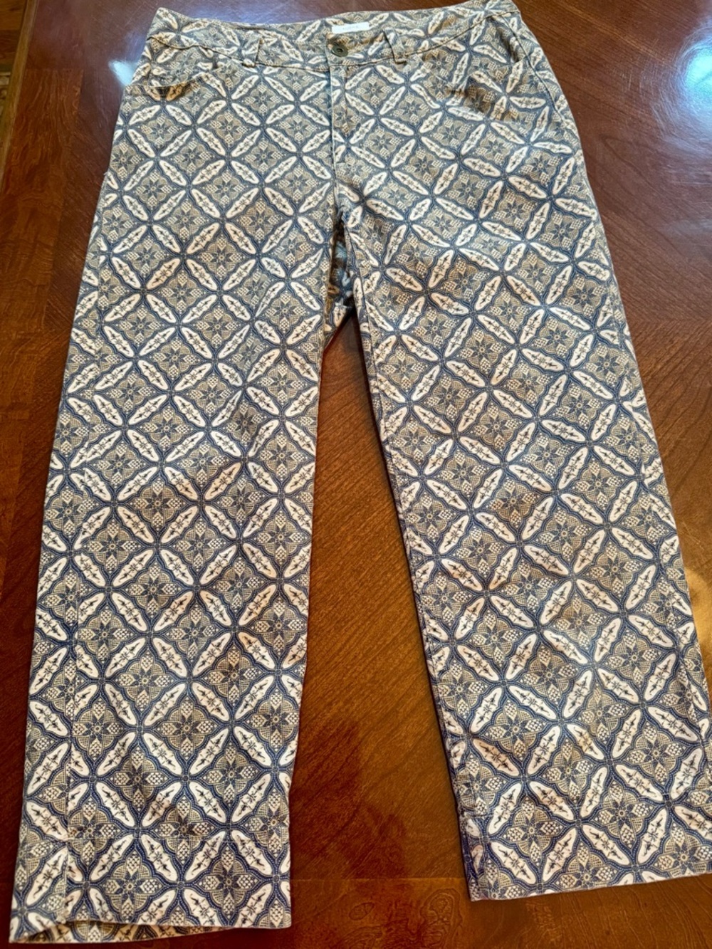 Liz Claiborne LizWear Jean Capris Size 4